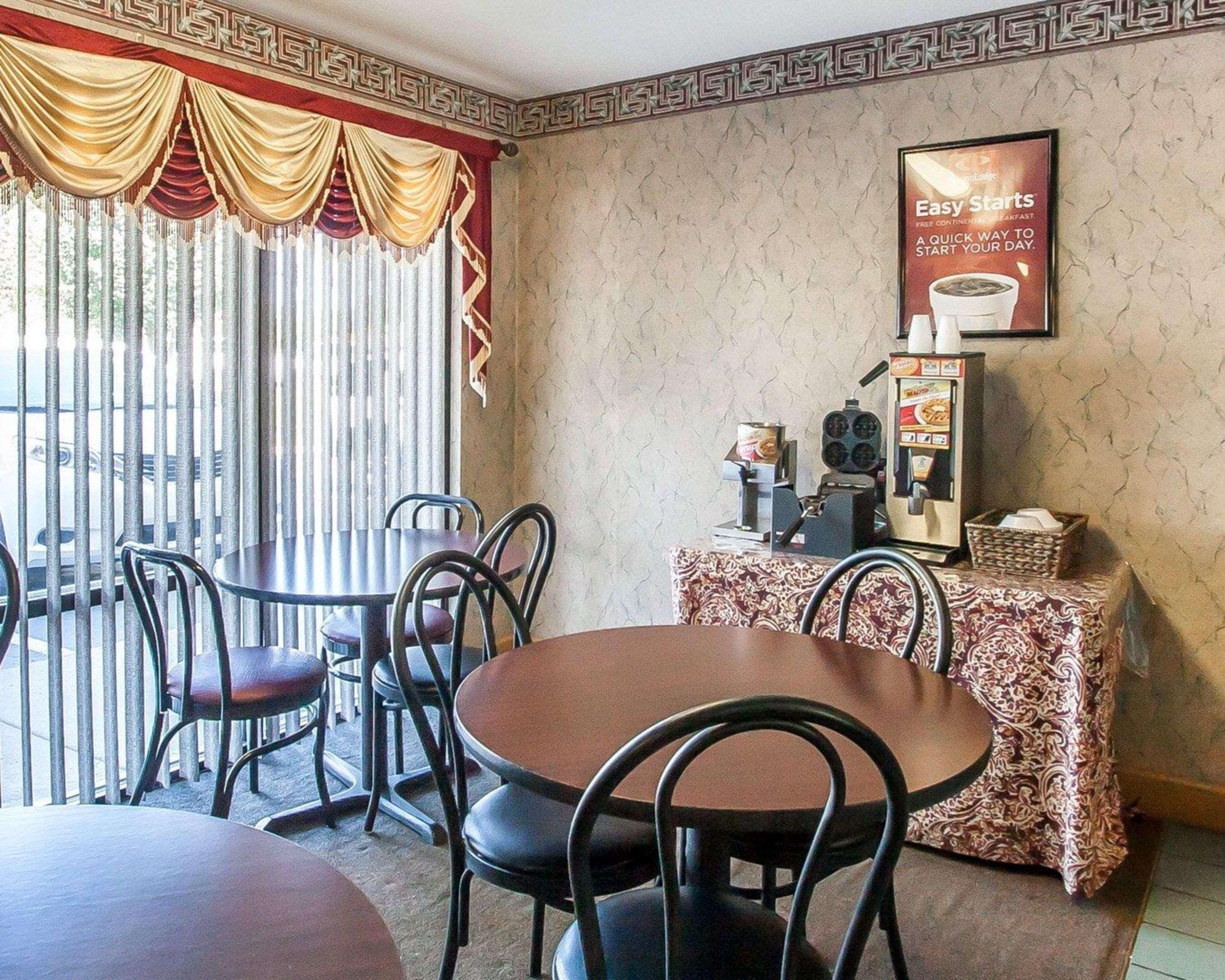Econo Lodge Inn & Suites Murfreesboro Exteriör bild