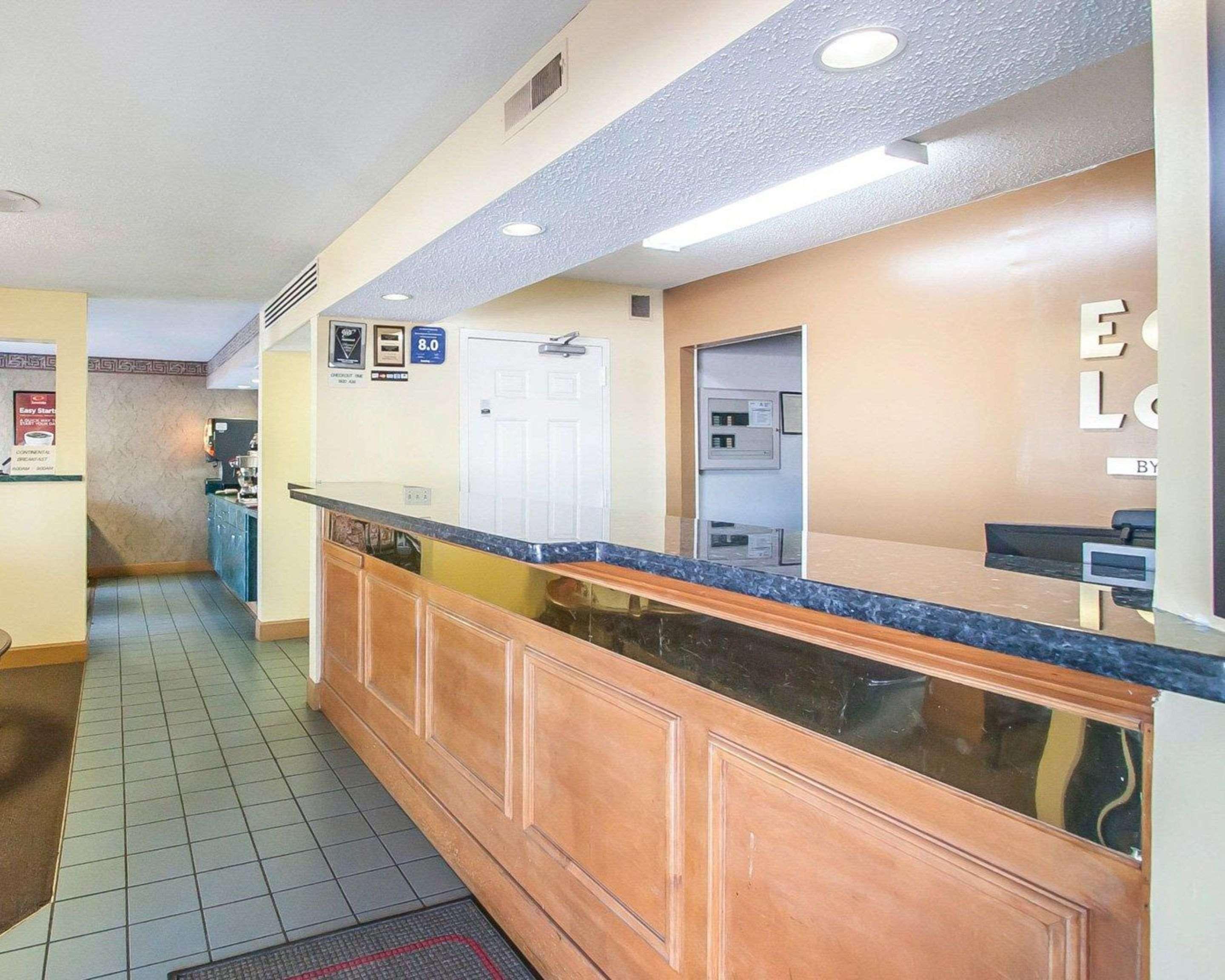 Econo Lodge Inn & Suites Murfreesboro Exteriör bild