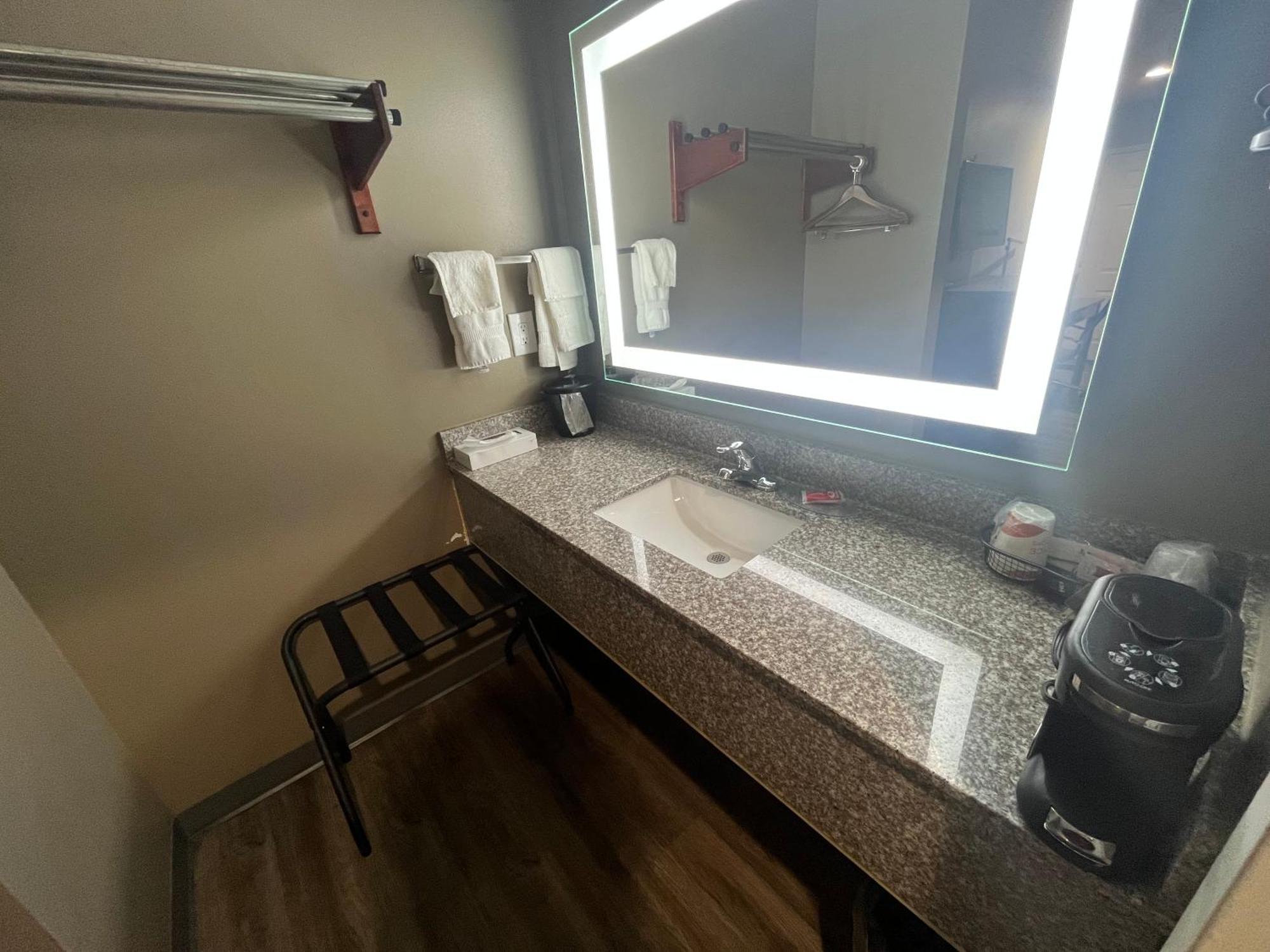 Econo Lodge Inn & Suites Murfreesboro Exteriör bild